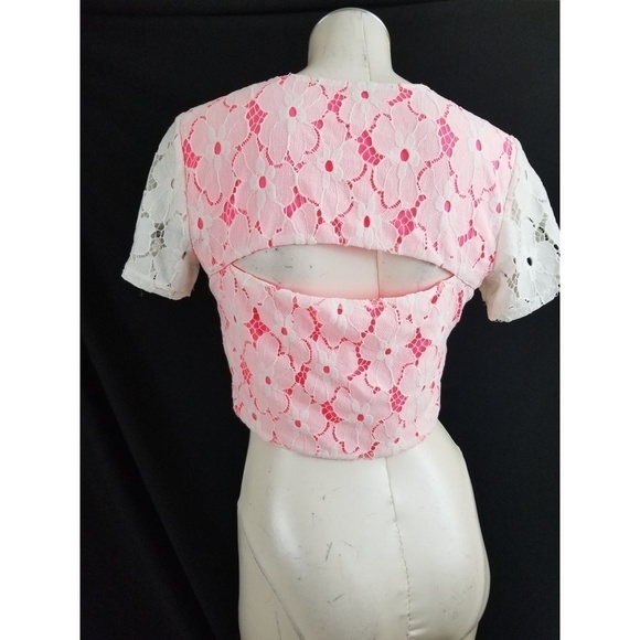 3/ $25 Guess M Cropped Top Pink White Zip Top - Picture 6 of 7